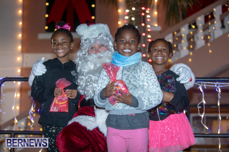 Santa-Claus-visits-St.-George’s-Bermuda-December-1-2018-2223