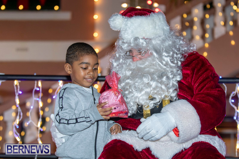 Santa-Claus-visits-St.-George’s-Bermuda-December-1-2018-2225