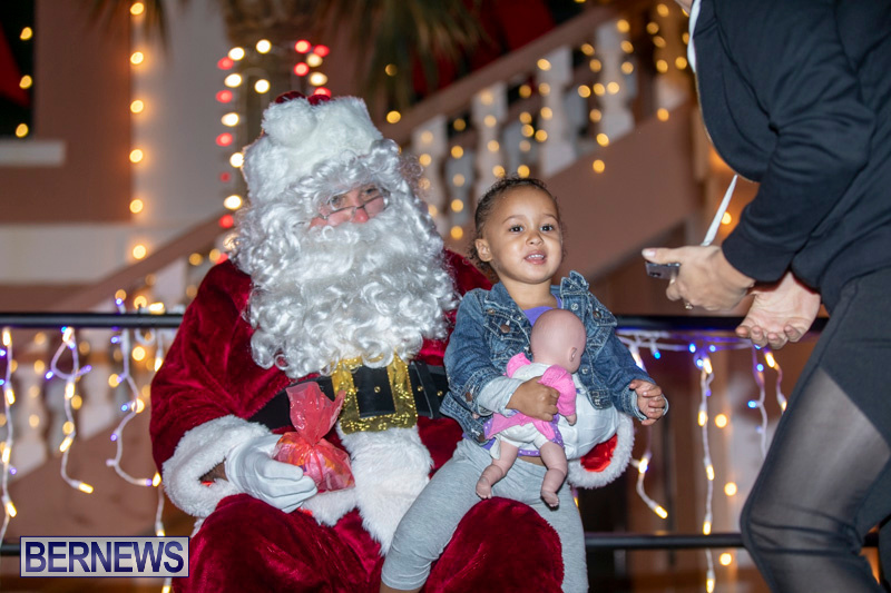 Santa-Claus-visits-St.-George’s-Bermuda-December-1-2018-2228