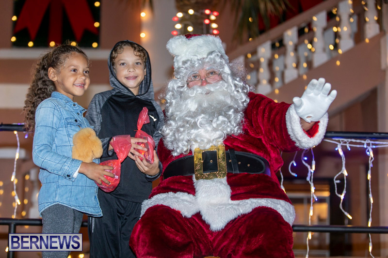 Santa-Claus-visits-St.-George’s-Bermuda-December-1-2018-2230
