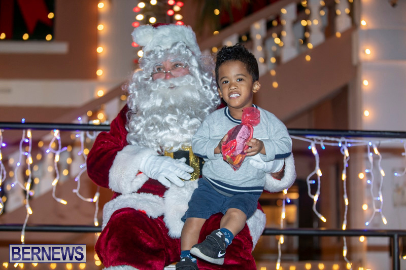 Santa-Claus-visits-St.-George’s-Bermuda-December-1-2018-2231