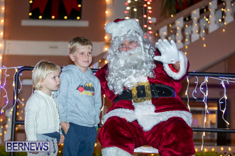 Santa-Claus-visits-St.-George’s-Bermuda-December-1-2018-2233