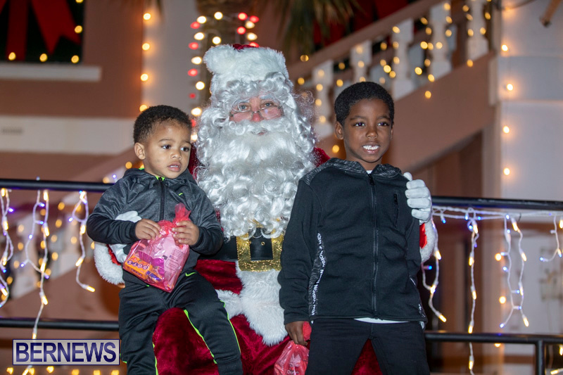 Santa-Claus-visits-St.-George’s-Bermuda-December-1-2018-2235