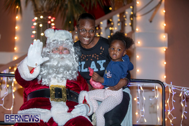 Santa-Claus-visits-St.-George’s-Bermuda-December-1-2018-2241