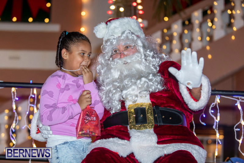Santa-Claus-visits-St.-George’s-Bermuda-December-1-2018-2245