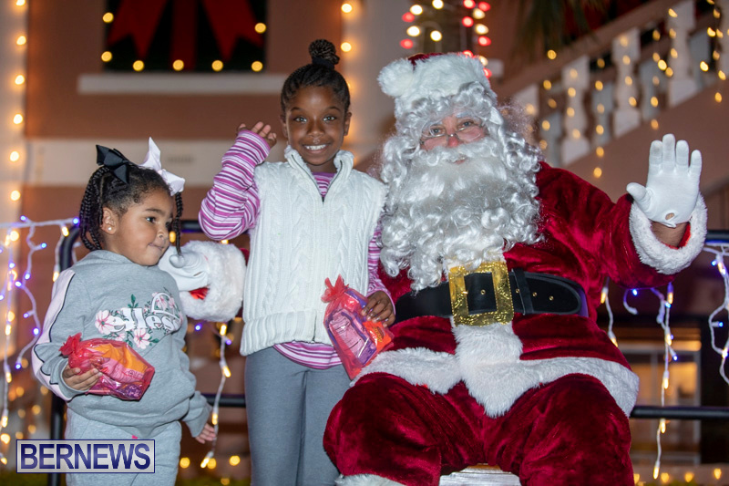 Santa-Claus-visits-St.-George’s-Bermuda-December-1-2018-2248