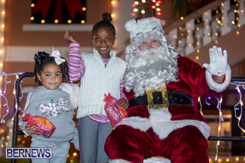 Santa-Claus-visits-St.-George’s-Bermuda-December-1-2018-2249