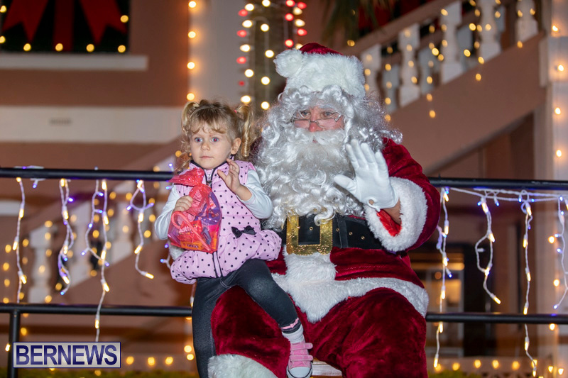 Santa-Claus-visits-St.-George’s-Bermuda-December-1-2018-2265