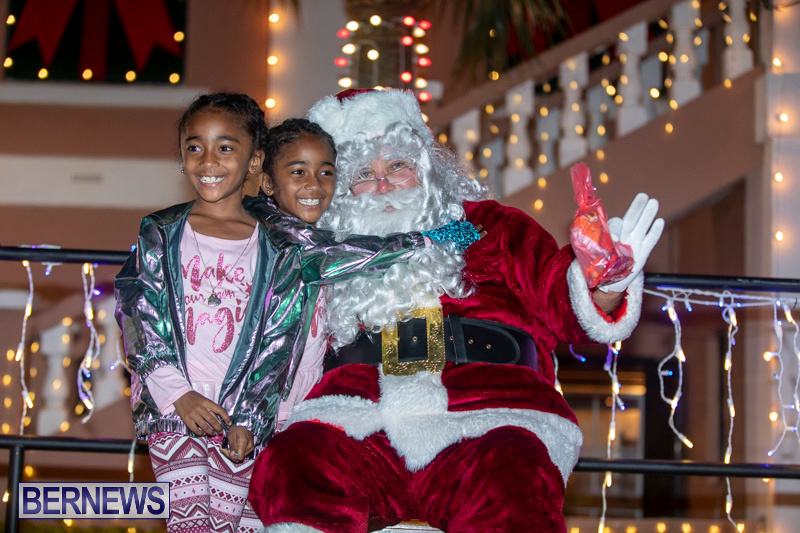Santa-Claus-visits-St.-George’s-Bermuda-December-1-2018-2270