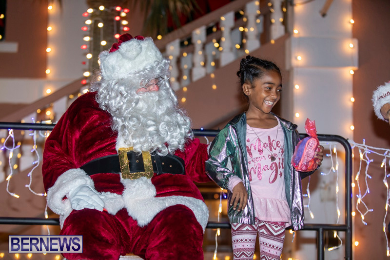 Santa-Claus-visits-St.-George’s-Bermuda-December-1-2018-2271