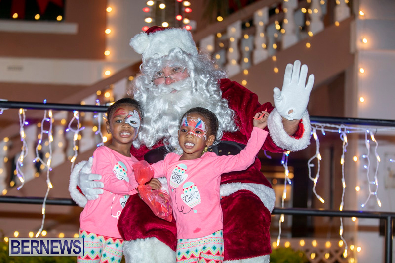 Santa-Claus-visits-St.-George’s-Bermuda-December-1-2018-2278