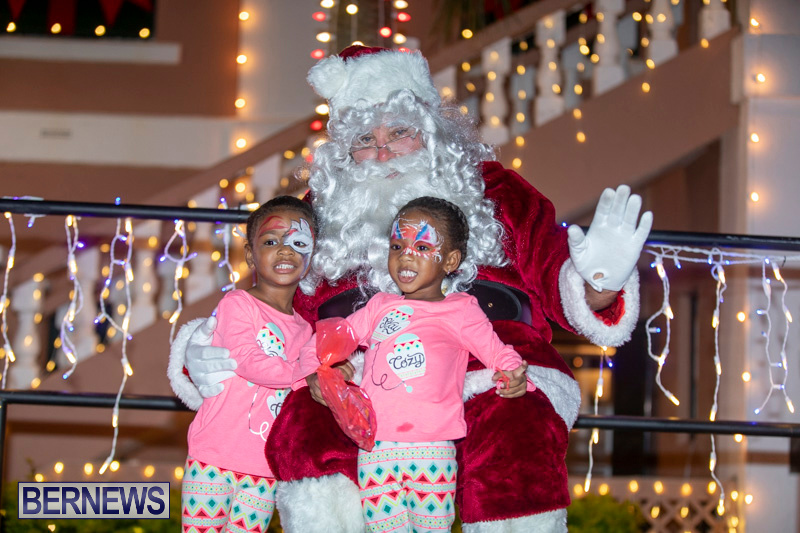 Santa-Claus-visits-St.-George’s-Bermuda-December-1-2018-2281