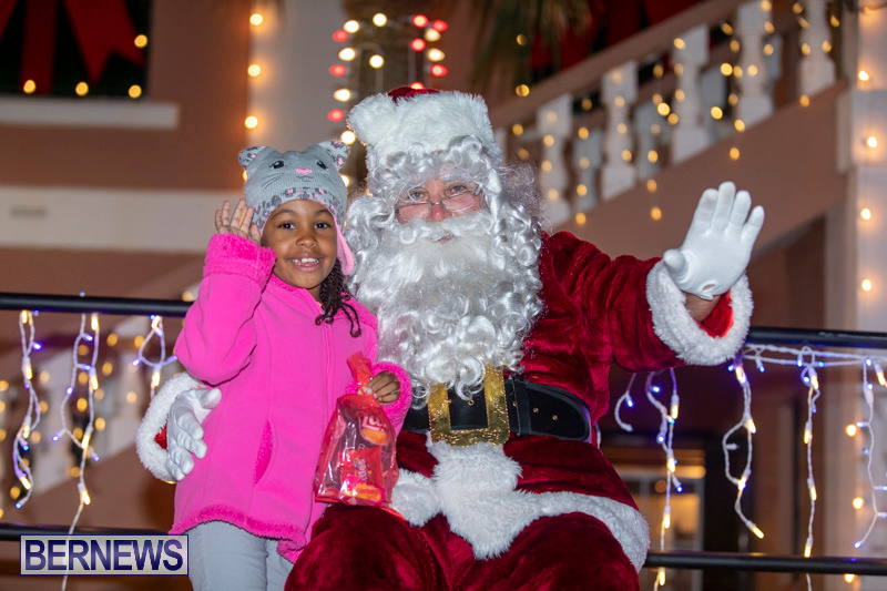 Santa-Claus-visits-St.-George’s-Bermuda-December-1-2018-2287