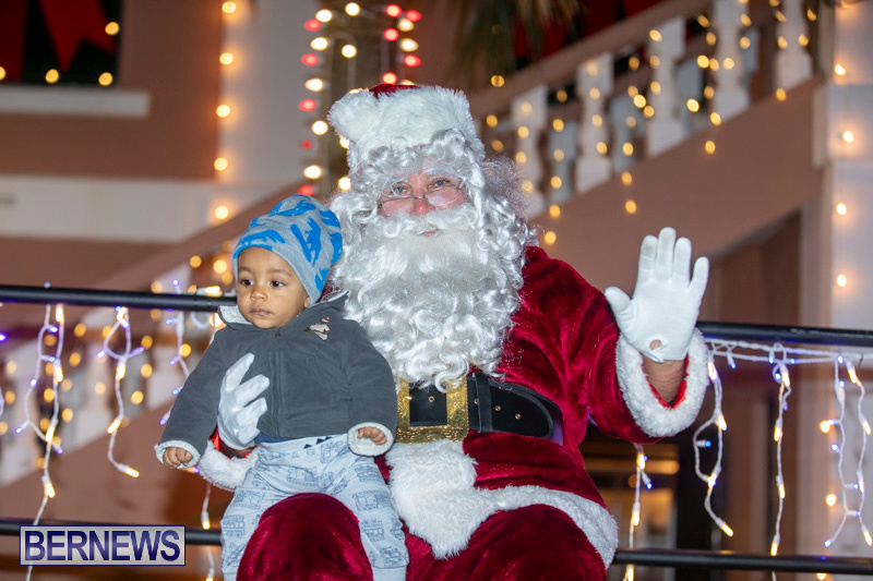 Santa-Claus-visits-St.-George’s-Bermuda-December-1-2018-2291