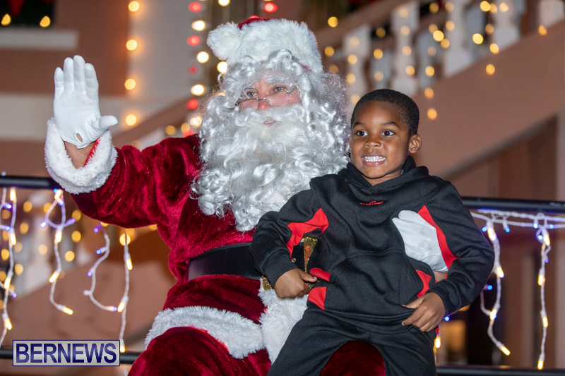 Santa-Claus-visits-St.-George’s-Bermuda-December-1-2018-2296