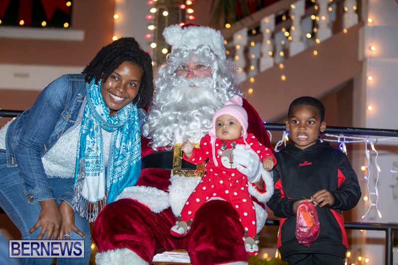 Santa-Claus-visits-St.-George’s-Bermuda-December-1-2018-2300