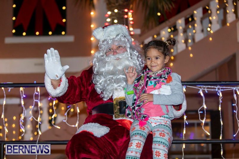 Santa-Claus-visits-St.-George’s-Bermuda-December-1-2018-2311