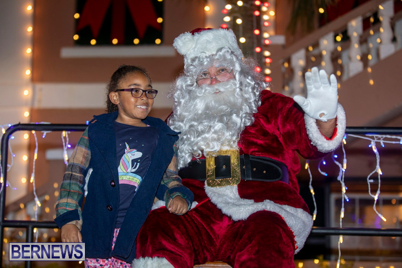 Santa-Claus-visits-St.-George’s-Bermuda-December-1-2018-2313