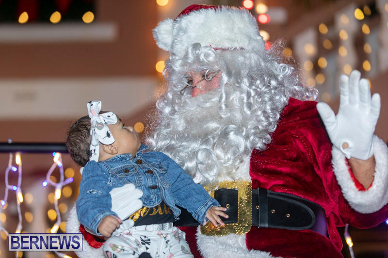 Santa-Claus-visits-St.-George’s-Bermuda-December-1-2018-2315