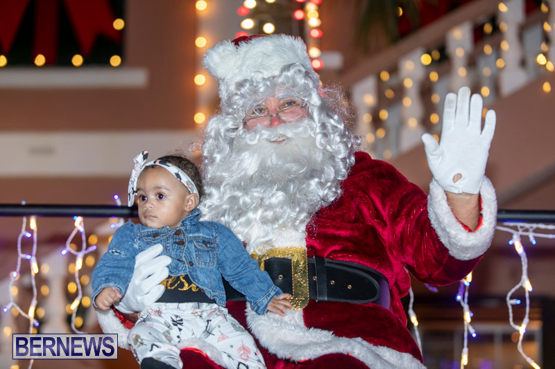 Santa-Claus-visits-St.-George’s-Bermuda-December-1-2018-2317