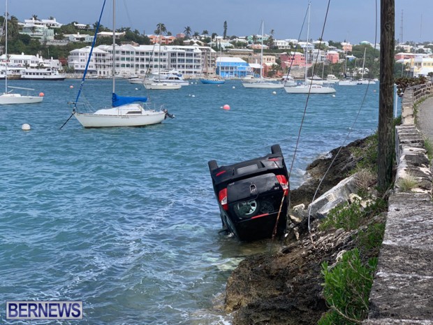 car overturned Bermuda Feb 25 2019 (6)