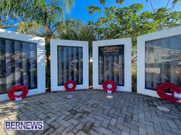 JM wreaths at Bermuda War Memorial in Hamilton 2020 Remembrance Day (13)