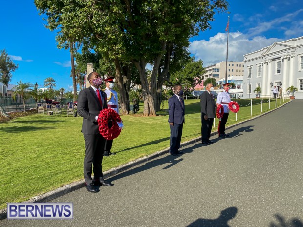 JM wreaths at Bermuda War Memorial in Hamilton 2020 Remembrance Day (2)