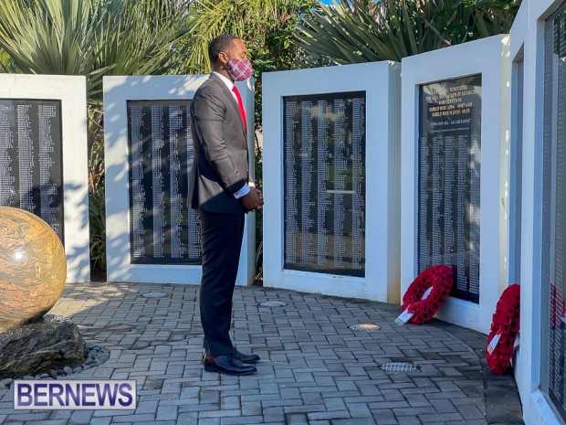 JM wreaths at Bermuda War Memorial in Hamilton 2020 Remembrance Day (3)