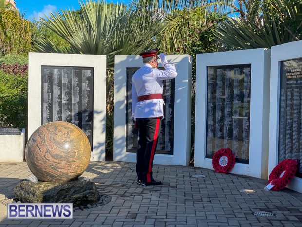 JM wreaths at Bermuda War Memorial in Hamilton 2020 Remembrance Day (6)