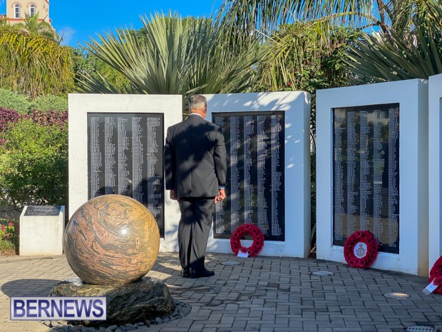 JM wreaths at Bermuda War Memorial in Hamilton 2020 Remembrance Day (7)