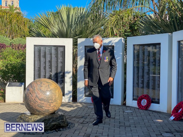 JM wreaths at Bermuda War Memorial in Hamilton 2020 Remembrance Day (8)