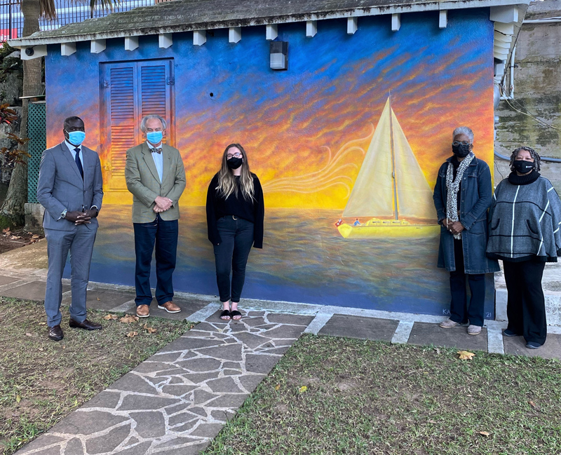 Artist with City Councillors and COO Bermuda Jan 2021