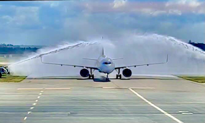 Video: SATA Azores Flight Lands In Bermuda - Bernews