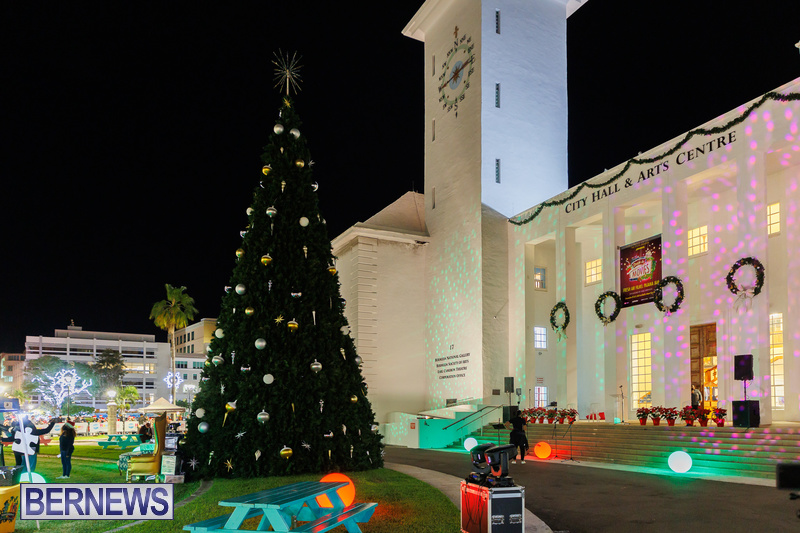 City of Hamilton Bermuda rockin Christmas tree event Nov 2021 DF (24)