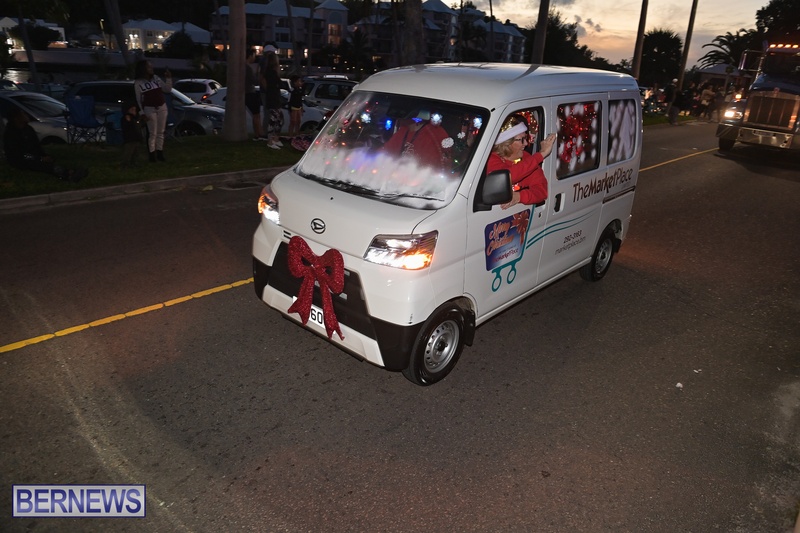 2021 MarketPlace Christmas Parade Bermuda AW (43)