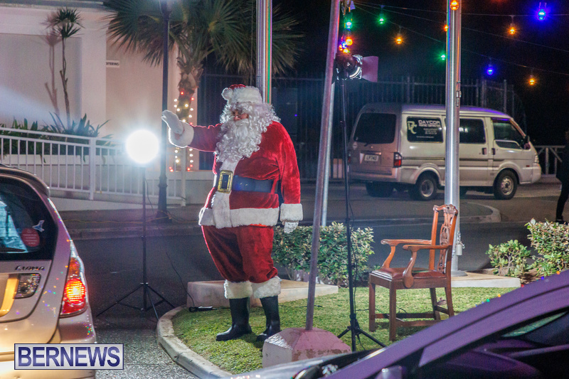 ‘Santa’s Coming to Town Drive-Thru Candy Handout St Georges Bermuda December 2021 DF (9)