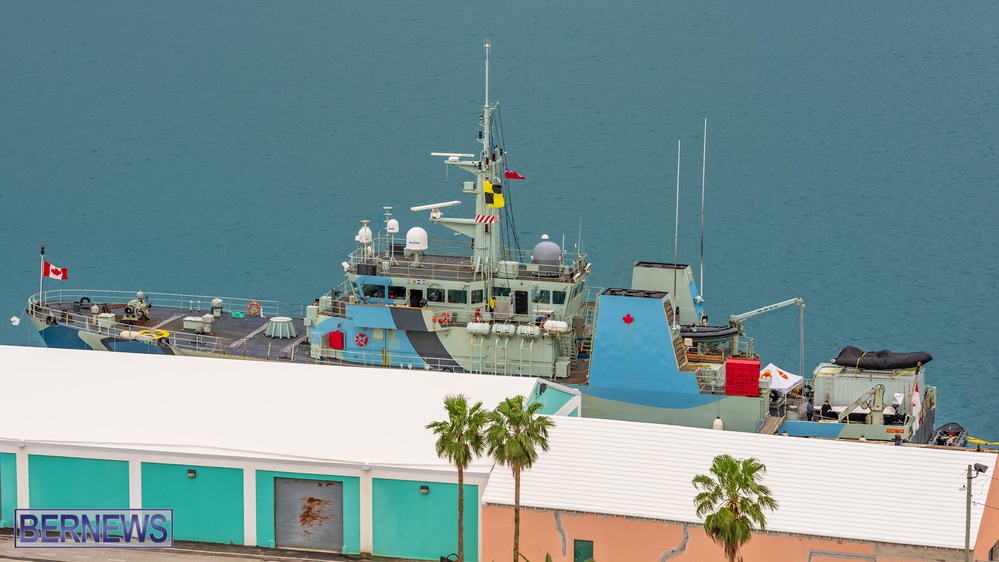 HMCS Goose Bay and HMCS Moncton Bermuda JS (2)