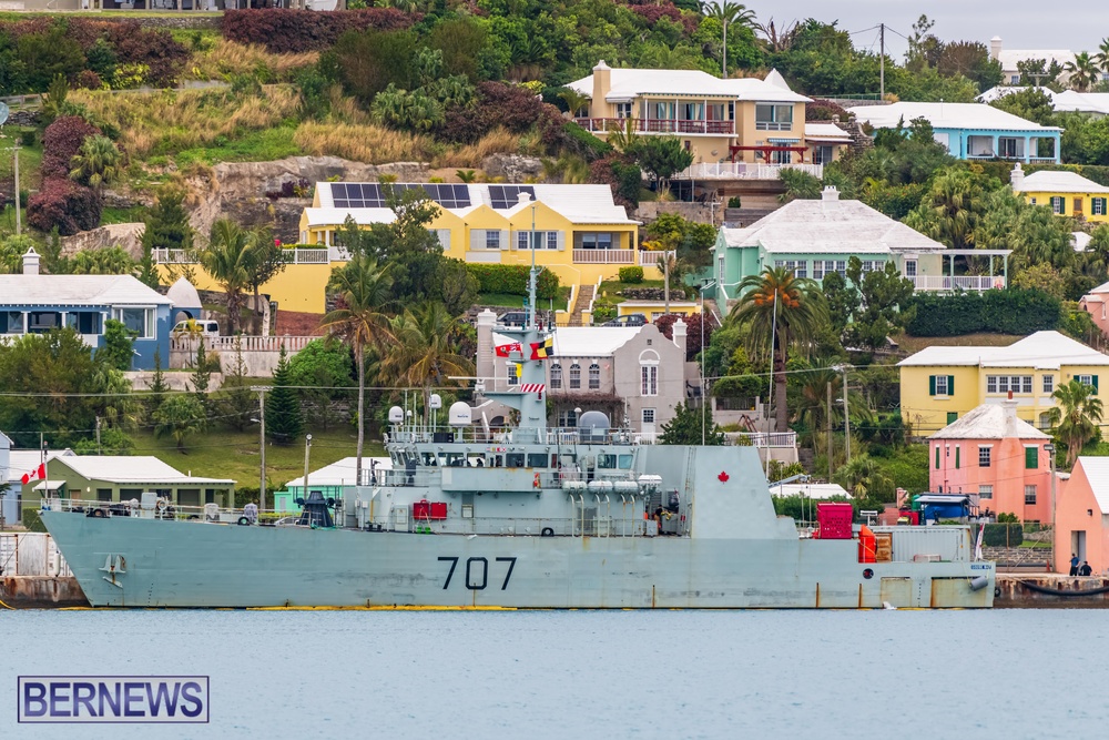 HMCS Goose Bay and HMCS Moncton Bermuda JS (4)