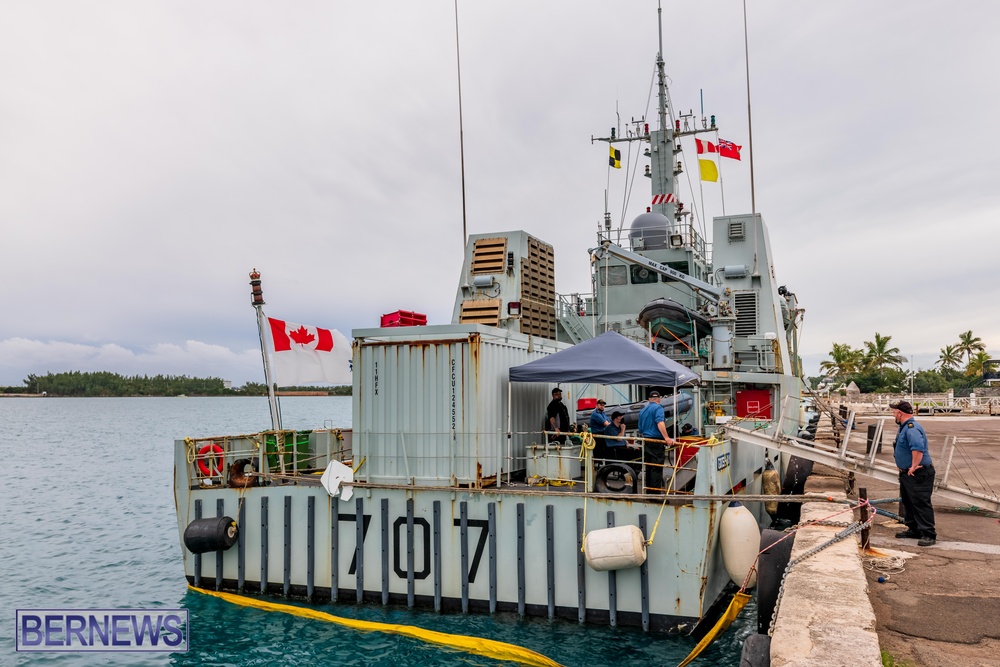 HMCS Goose Bay and HMCS Moncton Bermuda JS (6)
