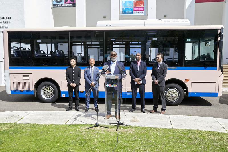 Bus Ribbon Cutting Bermuda April 2022 (3)