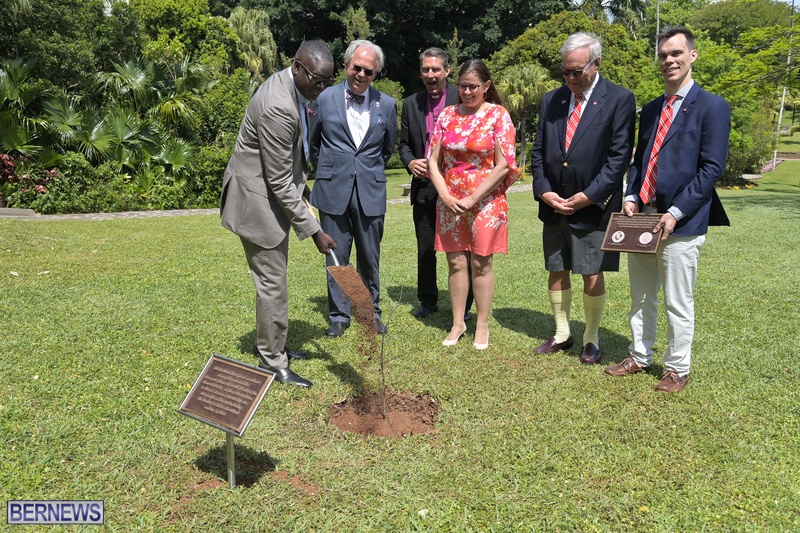 Tree planting Bermuda City April 2022 AW (12)