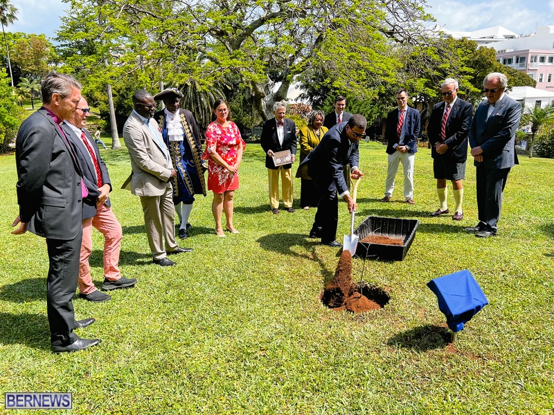 Tree planting Bermuda City April 2022 AW (23)