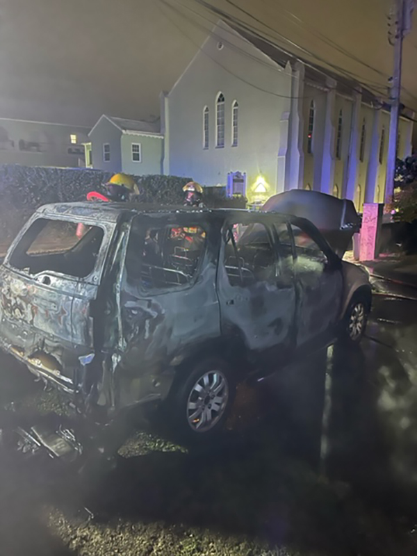 vehicle on fire Bermuda April 7 2022 (4)