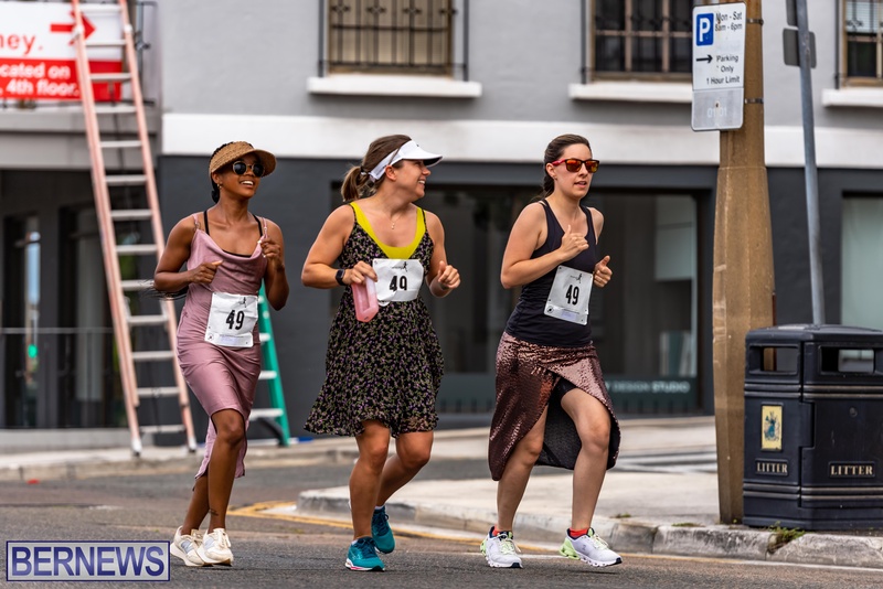Bermuda You Go Girl relay running race Front Street Hamilton 2022 JS (11)