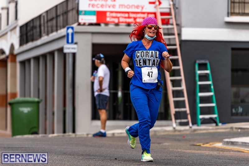 Bermuda Hugo Girl Relay Running Race Front Street Hamilton 2022JS (13)