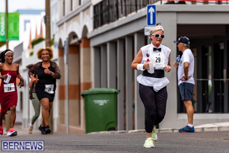 Bermuda Hugo Girl Relay Running Race Front Street Hamilton 2022JS (14)