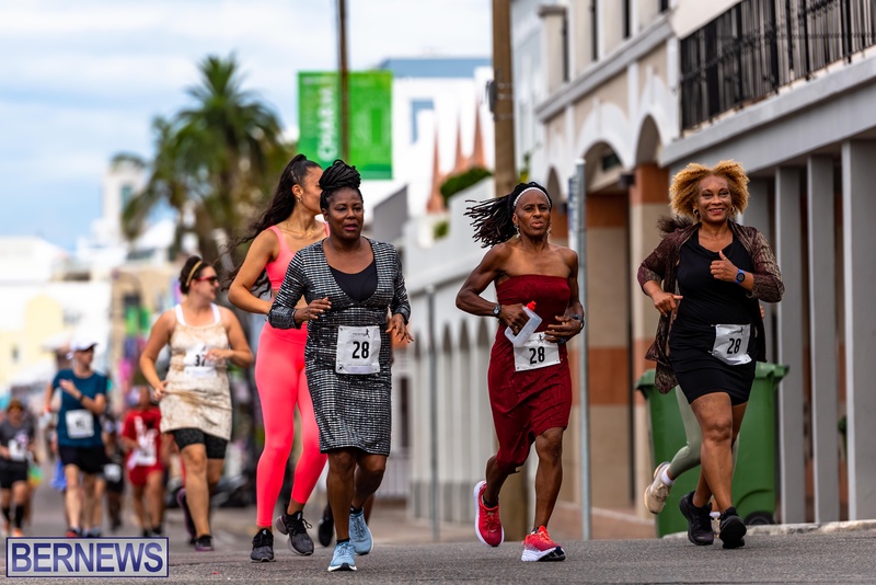 Bermuda You Go Girl relay running race Front Street Hamilton 2022 JS (15)