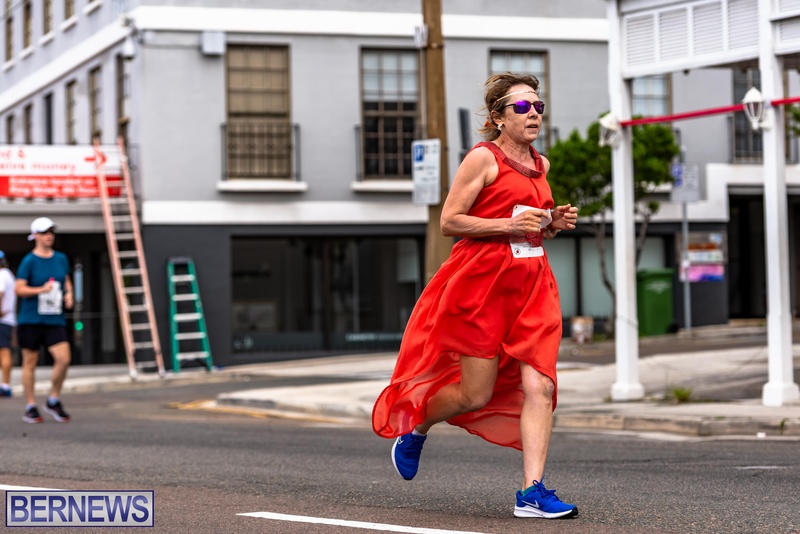 Bermuda Hugo Girl Relay Running Race Front Street Hamilton 2022JS (16)