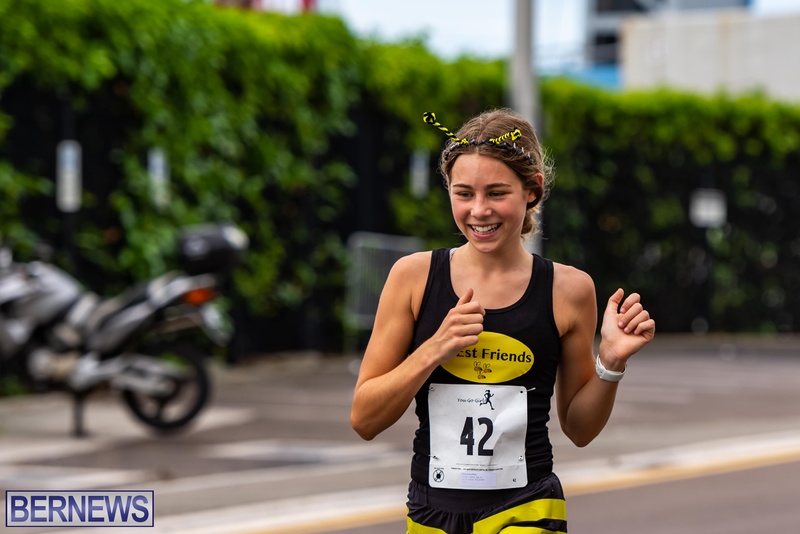 Bermuda Hugo Girl Relay Running Race Front Street Hamilton 2022JS (22)