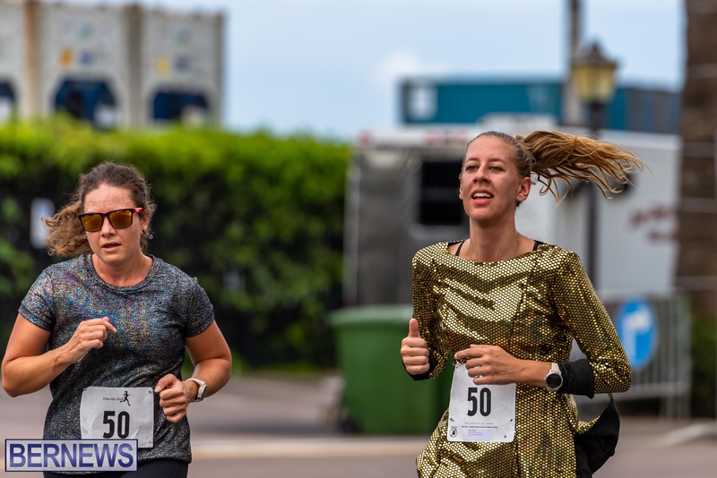 Bermuda Hugo Girl Relay Running Race Front Street Hamilton 2022JS (27)